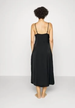 ONLY Onlghita Nightgown - Nachtjapon - Black -ONLY Winkel 019f50e127e84fbaa076b0ddb8d8a3e5