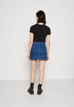 ONLY Onldaisy Mini Skirt Pimbox - Kokerrok - Medium Blue Denim 10 ONLY Onldaisy Mini Skirt Pimbox - Kokerrok - Medium Blue Denim -ONLY Winkel 02380ef03c7f44e4bbac71794dcd702e