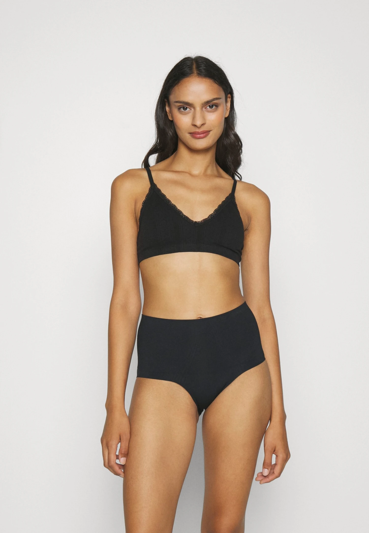 ONLY Onlvicky Strap Bra Top - Bustier - Black 4 ONLY Onlvicky Strap Bra Top - Bustier - Black - Afbeelding 2