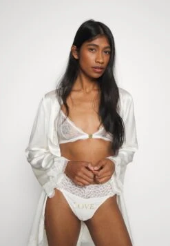 ONLY Onllovisa Love Bride Top Thong Set - String - Cloud Dancer -ONLY Winkel 0a9086d644d54b0ea94a27d14e5bd69a