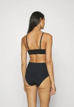 ONLY Onlvicky Strap Bra Top - Bustier - Black 9 ONLY Onlvicky Strap Bra Top - Bustier - Black -ONLY Winkel 11cb0cf3a68b4f59898d827af9308982