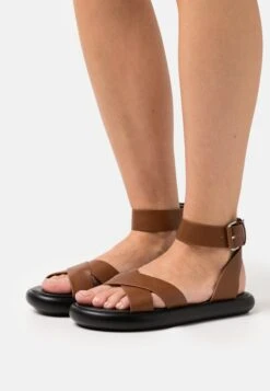 ONLY Shoes Onlmontana - Sandalen - Cognac