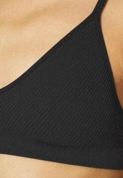 ONLY Onlvictoria V Neck Bra- Bustier - Black 11 ONLY Onlvictoria V Neck Bra- Bustier - Black -ONLY Winkel 1c98646422844ccc8ba024989a67ff86