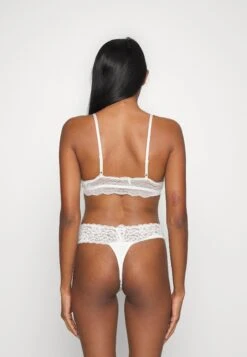 ONLY Onllovisa Love Bride Top Thong Set - String - Cloud Dancer -ONLY Winkel 1ca9f9db1d8a402fa9b68007cf5b744a