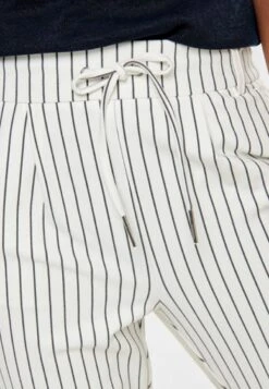 ONLY Pantalon Poptrash - Broek - Off-White 10 ONLY Pantalon Poptrash - Broek - Off-White -ONLY Winkel 332e45ab9102493cb1fdefd8ef432cce