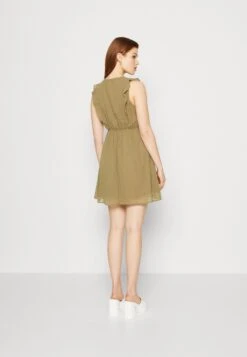 ONLY Onlsof Frill Dobby Dress - Blousejurk - Aloe 10 ONLY Onlsof Frill Dobby Dress - Blousejurk - Aloe -ONLY Winkel 368b65fa1f1641aea886de3cf4263fdc