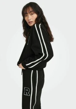 ONLY Gestreiftes - Sweater - Black -ONLY Winkel 3ad106bf5453419a86f5ba9cc2f3aa7c