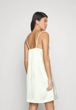 ONLY Onlmarie Bride- Nachtjapon - Cloud Dancer -ONLY Winkel 4a09a4e68f244323acf59d7f7aed1a23