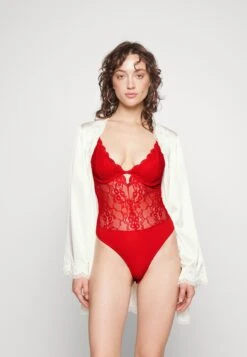 ONLY Onlwillow- Body - Equestrian Red -ONLY Winkel 56f713d3b9944bdf8adad333ac46eb2f