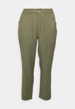 ONLY CARMAKOMA Carova Caro Life Carrot - Broek - Four Leaf Clover 10 ONLY CARMAKOMA Carova Caro Life Carrot - Broek - Four Leaf Clover -ONLY Winkel 5d500930f34c401c8d21b73207fc50c2