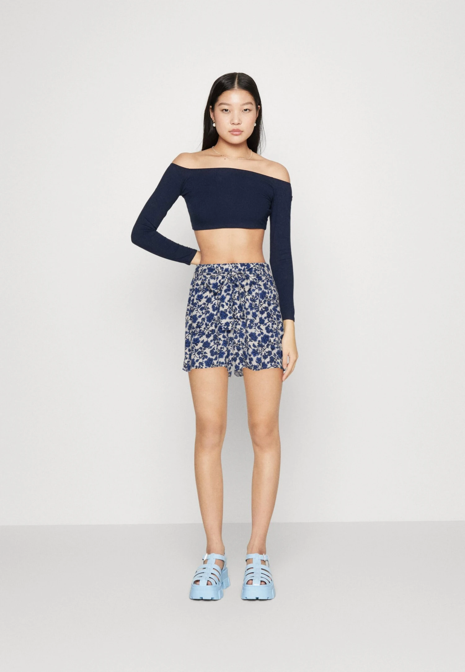 ONLY Onlviola Belted- Shorts - Dazzling Blue 4 ONLY Onlviola Belted- Shorts - Dazzling Blue - Afbeelding 2
