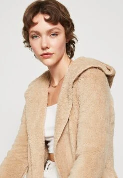 ONLY Onlcontact Hood Sherpa Coat - Lichte Jas - Humus 11 ONLY Onlcontact Hood Sherpa Coat - Lichte Jas - Humus -ONLY Winkel 665d8d15d4264464be64e3a27e04b178