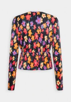 ONLY Onlclaudia V Neck - Blouse - Black -ONLY Winkel 709a042863174d8e82847bb5c2b7093c