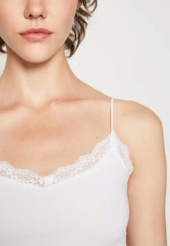 ONLY Onlvicky Seamless Cropped - Hemd - Bright White -ONLY Winkel 7574a58ae51a47fc853ebb4c756ea7b4