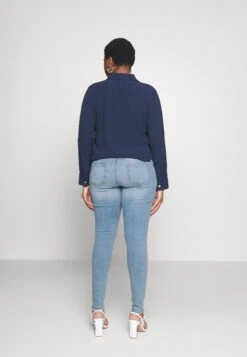 ONLY CARMAKOMA Carwilly Reg - Jeans Skinny Fit - Light Blue Denim -ONLY Winkel 806b8dfb23824839a90fc44899e907d4