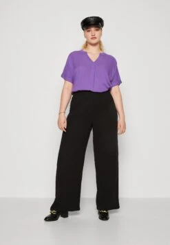 ONLY CARMAKOMA Carmio May V Neck Solid - T-Shirt Basic - Royal Lilac 9 ONLY CARMAKOMA Carmio May V Neck Solid - T-Shirt Basic - Royal Lilac -ONLY Winkel 8707fa3b2b854c7fbe2848e8470da987