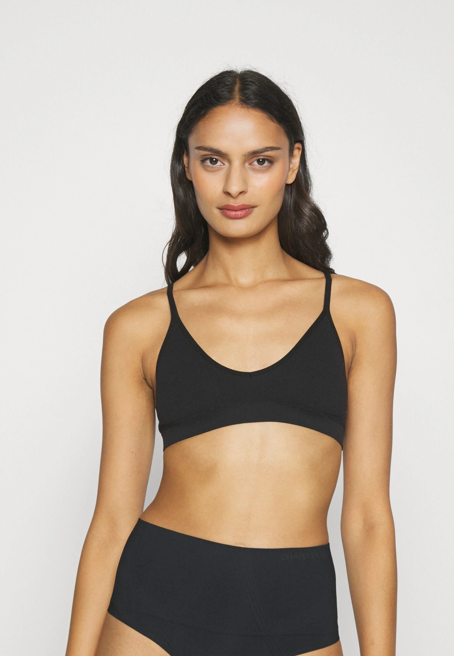 ONLY Onlvictoria V Neck Bra- Bustier - Black 3 ONLY Onlvictoria V Neck Bra- Bustier - Black