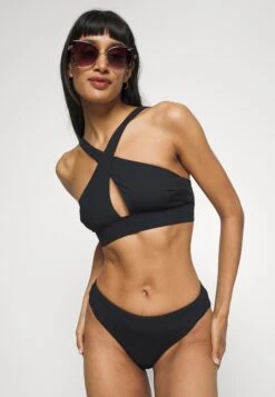 ONLY Onlselia Peek Top Brazilian Set - Bikini - Black -ONLY Winkel 912a78324cf9484dbb1f99f45212d40d