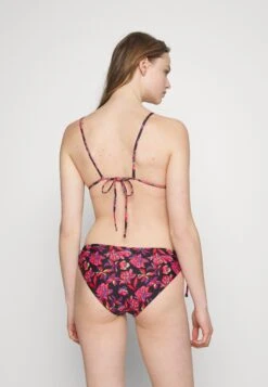 ONLY Onlcarrie Triangle Tie - Bikinitop - Fandango Pink -ONLY Winkel 9a1facb5fc58427084fa09bf8a266b00