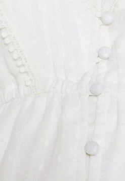 ONLY MATERNITY Olmbettina V Neck Blouse - Blouse - Cloud Dancer -ONLY Winkel a29460049f49412eb5d60ee61647d77a