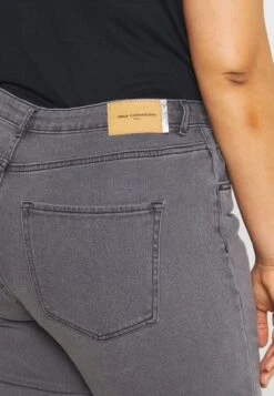 ONLY CARMAKOMA Careneda Mom Ankle - Relaxed Fit Jeans - Medium Grey Denim -ONLY Winkel a945f86bd56e4e07b342488c9adbabc5