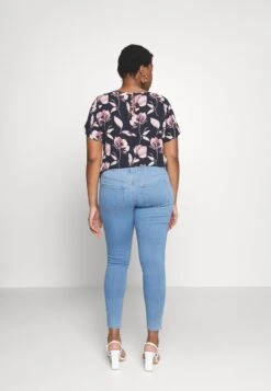 ONLY CARMAKOMA Caranna Ank- Jeans Skinny Fit - Light Blue Denim -ONLY Winkel a98e439e38aa4bf39efd565d8e4cc6d0