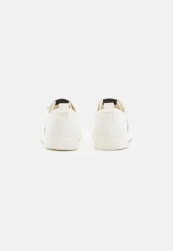 ONLY Shoes Sneakers Laag - Off White 11 ONLY Shoes Sneakers Laag - Off White -ONLY Winkel b56ff1f8c7f148cbab52687eb9886b09