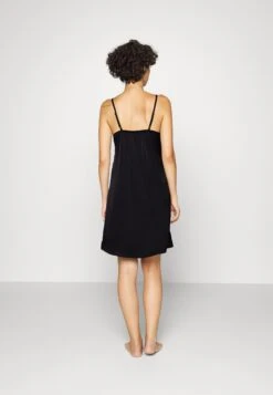 ONLY Onlalberte Nightgown - Nachtjapon - Black 9 ONLY Onlalberte Nightgown - Nachtjapon - Black -ONLY Winkel b6e84ae79a6e4e59ab2f4b93e80244d5