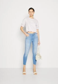ONLY Onlblush - Jeans Skinny Fit - Light Blue Denim -ONLY Winkel b7eeac4e5d974c2e98d3cb32c8f3bf67