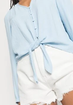 ONLY Onlmette Knot- Blouse - Cashmere Blue -ONLY Winkel bc4ad680ec6d45f7b9c2c3e5210f4d8b