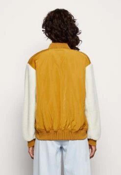 ONLY Onlharper- Bomberjacks - Bistre/Cloud Dancer -ONLY Winkel c3a3fe91715d4b0cb5530be3c0a4f247