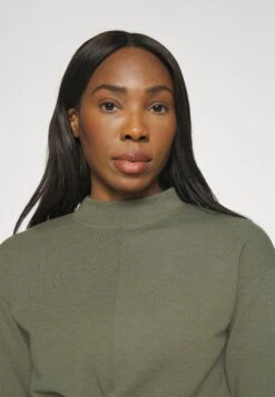 Only Play Onpstina Crop - Sweater - Dusty Olive -ONLY Winkel c5de3b6ef8b94a44ae6e6f36d69f55d3