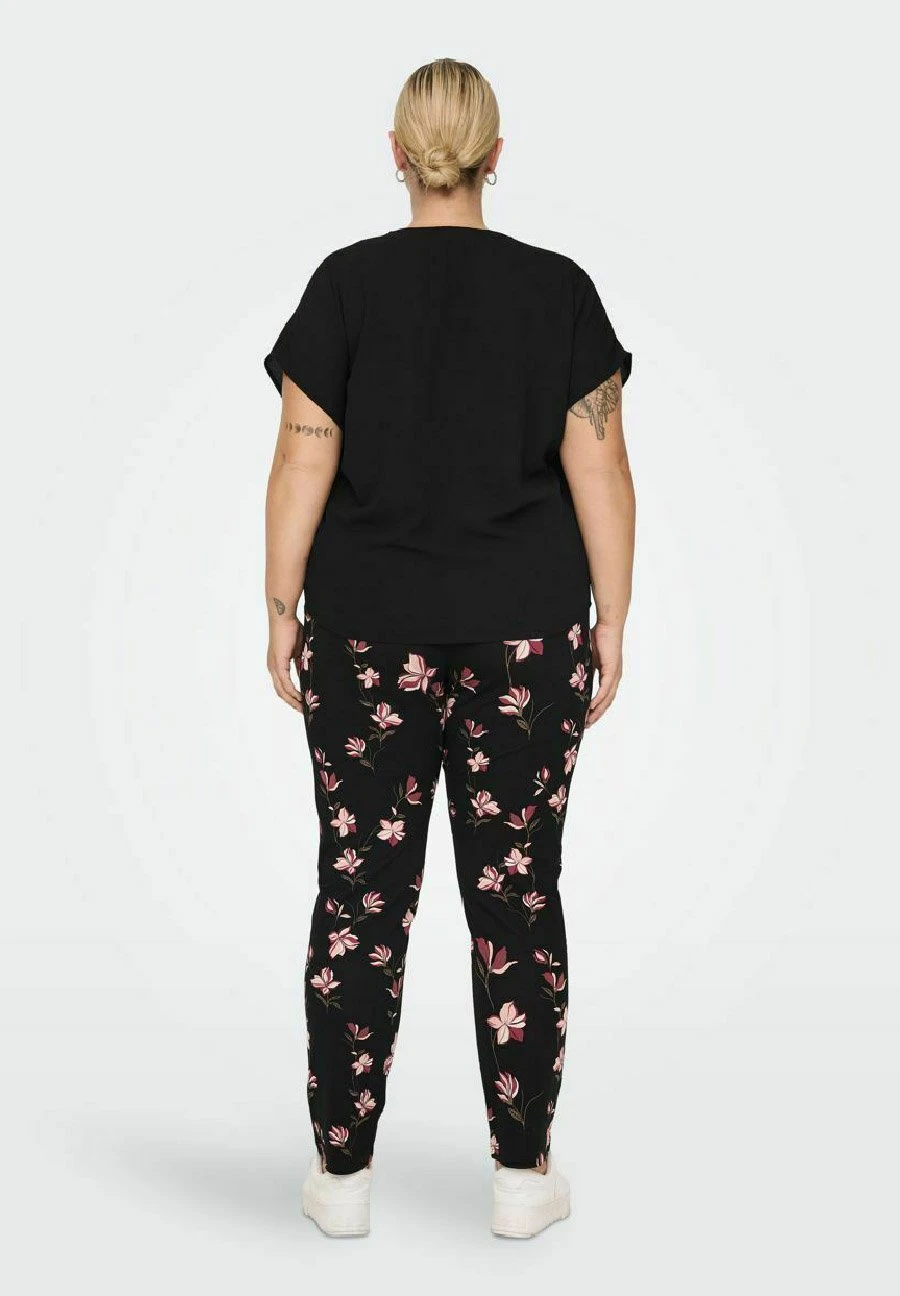 ONLY CARMAKOMA Curvy V-Ausschnitt - T-Shirt Basic - Black 5 ONLY CARMAKOMA Curvy V-Ausschnitt - T-Shirt Basic - Black - Afbeelding 3