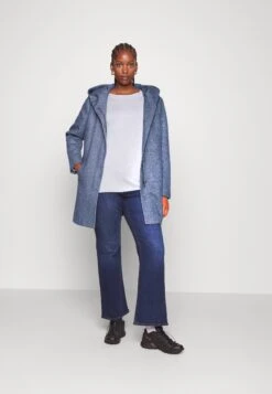 ONLY CARMAKOMA Carsedona Light Coat - Halflange Jas - Maritime Blue -ONLY Winkel c949203ed5b94fd9b8772eff2c9d307e