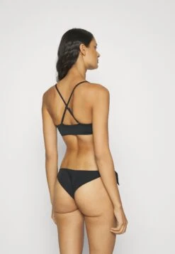 ONLY Onlsusan 2 Pack- Bikinitop - Black/Cloud Dancer -ONLY Winkel ce9ded3f0b4c47b8ae56dfa89c3fefb6