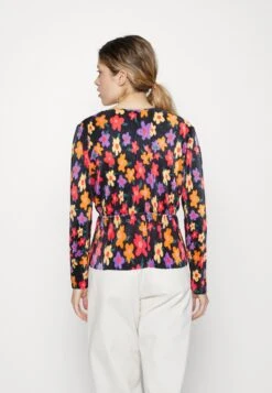 ONLY Onlclaudia V Neck - Blouse - Black -ONLY Winkel da9887b3a836463e8462149d5c484fdb