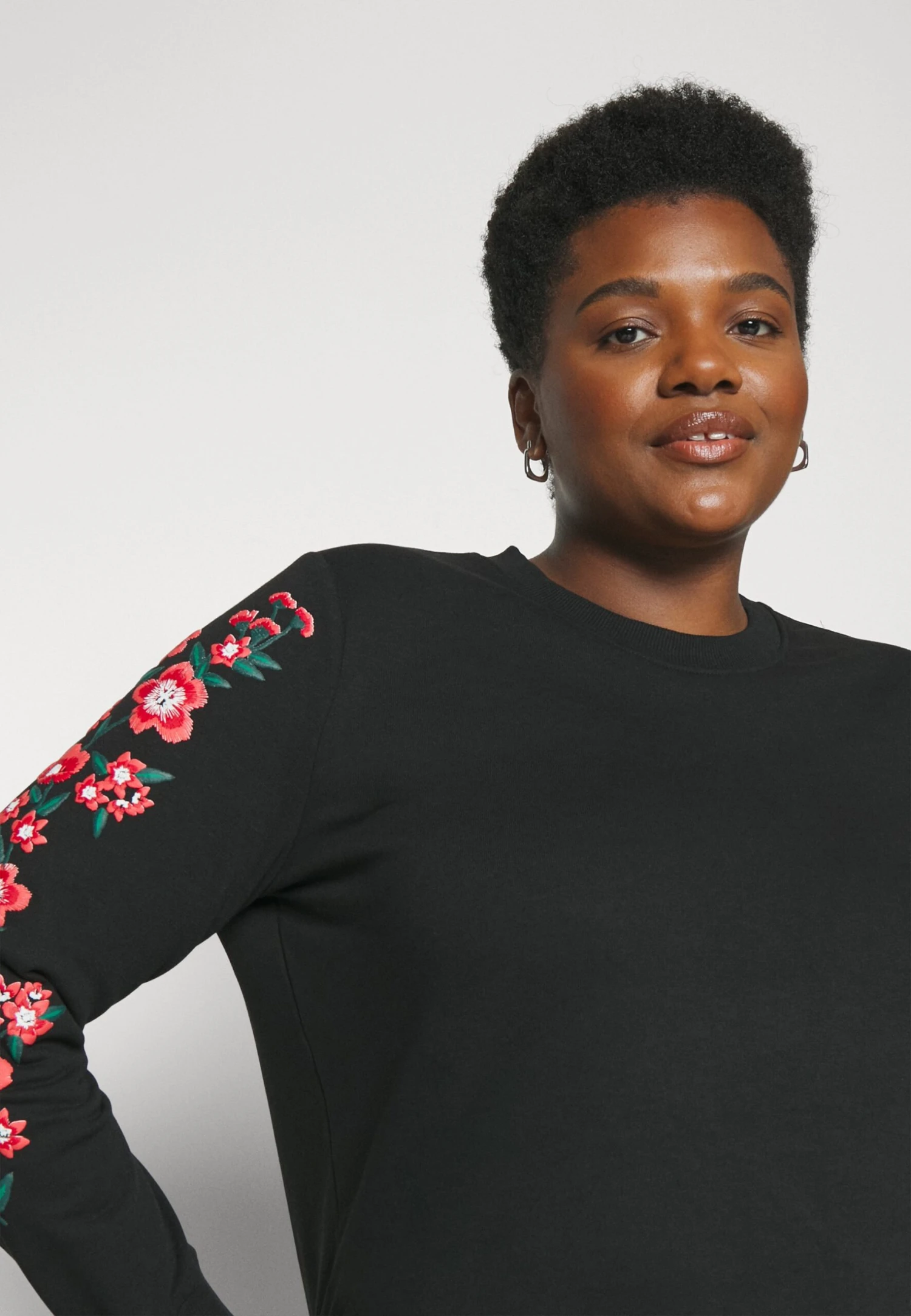 ONLY CARMAKOMA Carsonny Neck Sweat - Sweater - Black 6 ONLY CARMAKOMA Carsonny Neck Sweat - Sweater - Black - Afbeelding 4