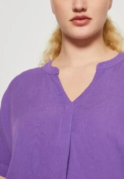ONLY CARMAKOMA Carmio May V Neck Solid - T-Shirt Basic - Royal Lilac 13 ONLY CARMAKOMA Carmio May V Neck Solid - T-Shirt Basic - Royal Lilac -ONLY Winkel ecea7a5dd0594c709eedc9ce8f796898