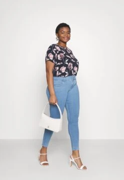 ONLY CARMAKOMA Caranna Ank- Jeans Skinny Fit - Light Blue Denim -ONLY Winkel f95a9851404a47f48e033de12b93f674