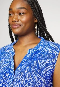 ONLY CARMAKOMA Carsonya Life V Neck - Top - Cloud Dancer -ONLY Winkel fa18b58908a54c9bb819fe910ca3b85e