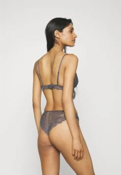 ONLY Onlelizabeth Triangle Bra - Triangel Bh - Asphalt 9 ONLY Onlelizabeth Triangle Bra - Triangel Bh - Asphalt -ONLY Winkel fa66f2949ec144e08dfb63059537499e