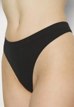 ONLY Onlvicky Thong 3 Pack - String - Black/Nude/White -ONLY Winkel fc10660c32a5461fab85be773377070a